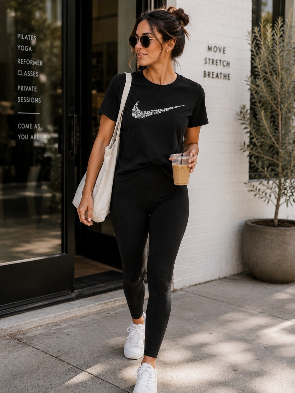 Nike Graphic Swoosh Tee XL Black‎ Cotton Short Sleeve T-Shirt